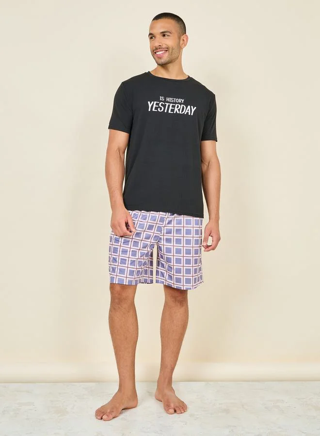 ستايلي Slogan Print T-shirt and Checkered Short Set