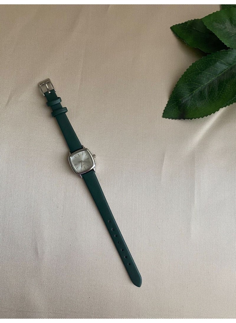 QUARTZ Retro Minimal Leather Band Women's Wristwatch  - Image 1