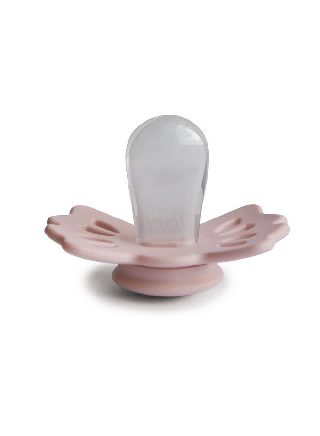 فريج لهاية فريج لاكي سيمتريكال سيلكي سوفت من السيليكون للأطفال | صنع في الدنمارك | خالية من مادة BPA (لون كريمي/أحمر خدود، من 0 إلى 6 أشهر) - Image 1