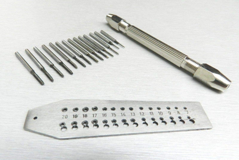 OSCAR Mini Tap and Die Set | 14 Taps with Screw Plate & Pin Vise | 0.7–2mm Jewellery Making Tool | Silver Finish - Image 5