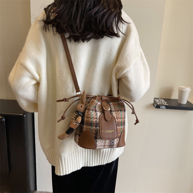 High-Grade Texture All-Match Crossbody Bucket Shoulder Bag Women'S 2023 New Fashionable Fashion Commuter Vintage Crossbody Bag - Image 1