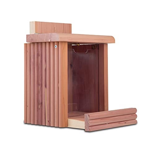 Pennington Cedar Squirrel Snacker Feeder, 2.75 LB Capacity - Image 1