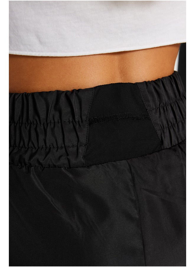 trendyol Black Parachute Fabric Jogger Pocket Detailed Sports Sweatpants THMAW24EA00002.  - Image 4