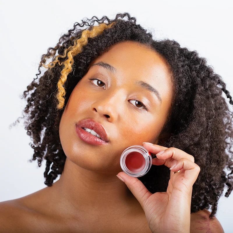 LA CRIQUE Tinted Lip Balm & Moisturizing Blush - 04 Red Brown