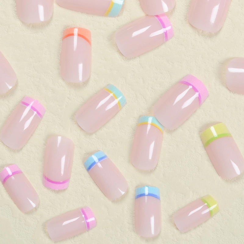 MISUD أظافر مزيفة قابلة للتثبيت من MISUD - أظافر مربعة قصيرة مع طرف فرنسي ملون، تصميم قوس قزح أكريليك صيفي 24 قطعة - Image 3