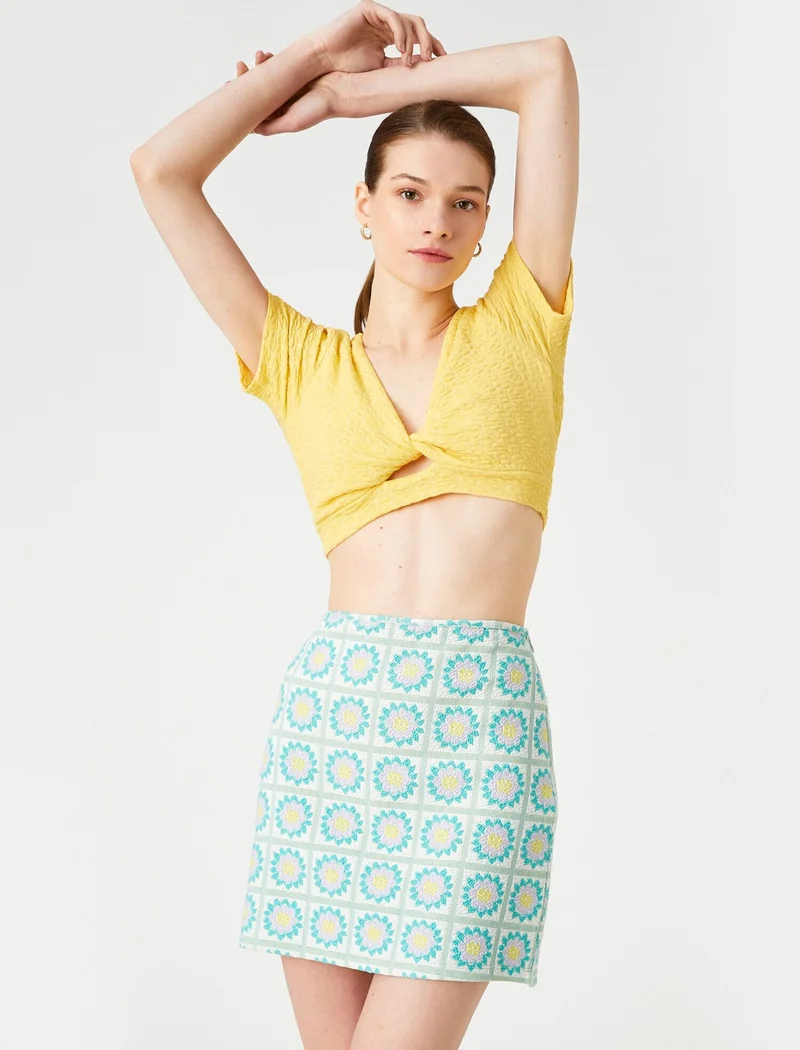 KOTON Crop Tank Top with Window Detail Short Sleeve V Neck