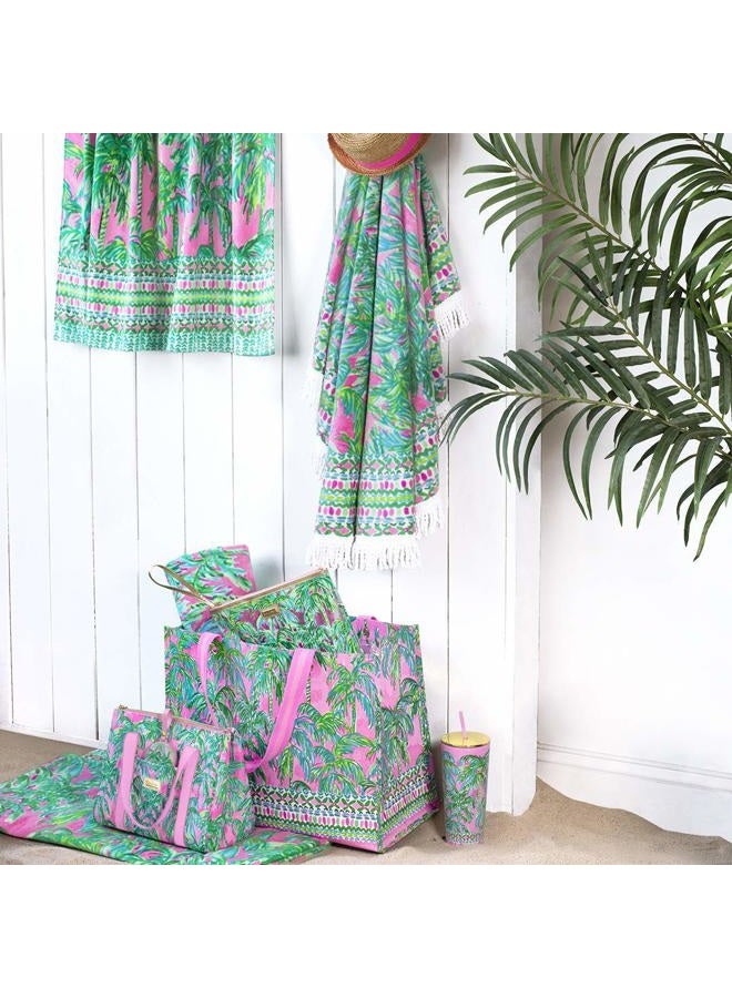 Lilly Pulitzer حقيبة شاطئ مقاومة للماء من الفينيل - تشمل حامل مشروبات، حقيبة بسحاب، ومشابك منشفة، من وجهات رائعة - Image 5