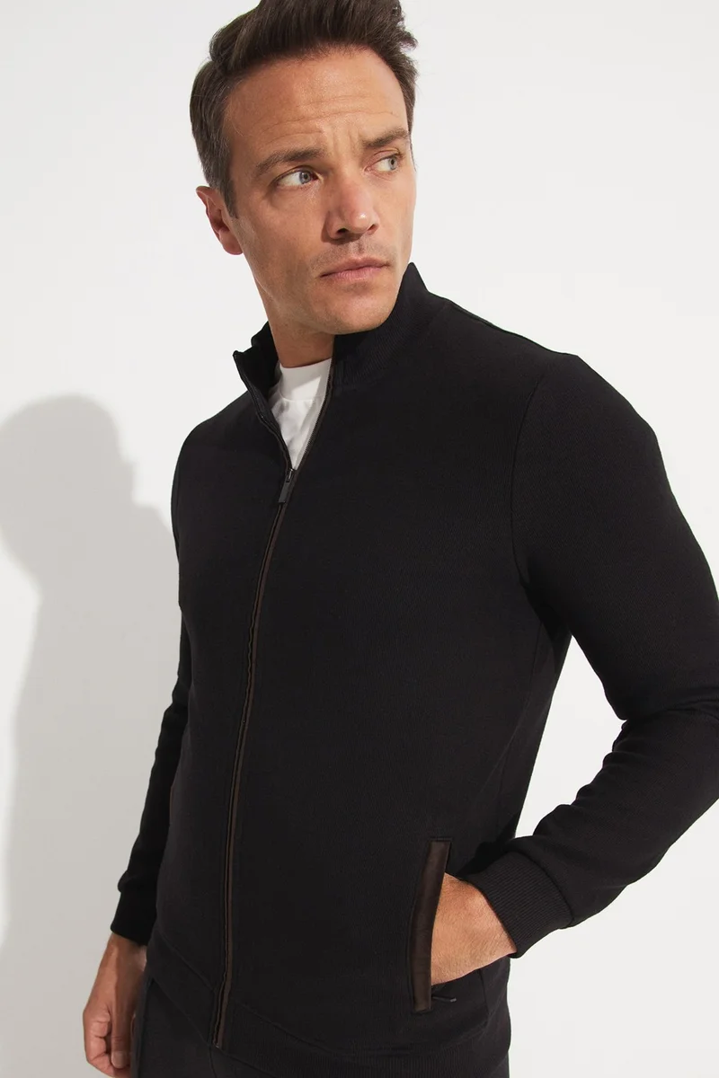 JUNE Exclusive Men's Regular Fit Zippered Sweatshirt