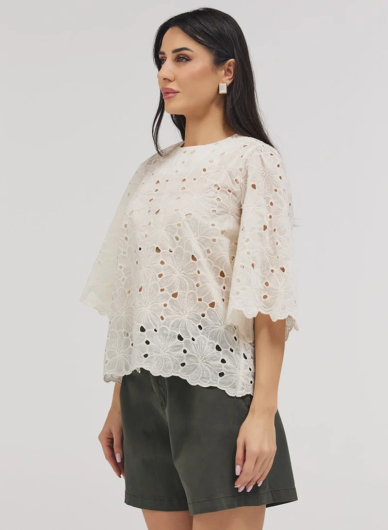 زجزاج Short Sleeve Scalloped Detailed Top