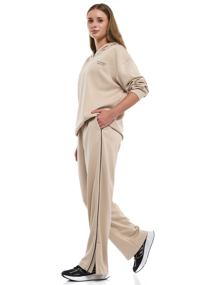 فكتور اند جين طقم نسائي قطعتين - بنطال واسع الساق بخصر مطاطي وهودي - لون شوفان - Image 5