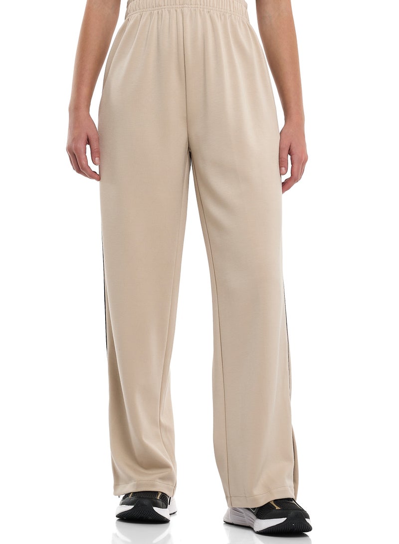 فكتور اند جين طقم نسائي قطعتين - بنطال واسع الساق بخصر مطاطي وهودي - لون شوفان - Image 4