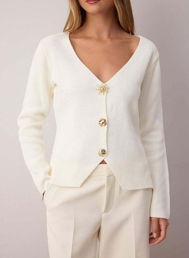 trendyol كارديجان محبوك بتفاصيل زر باللون الإكرو - Image 3