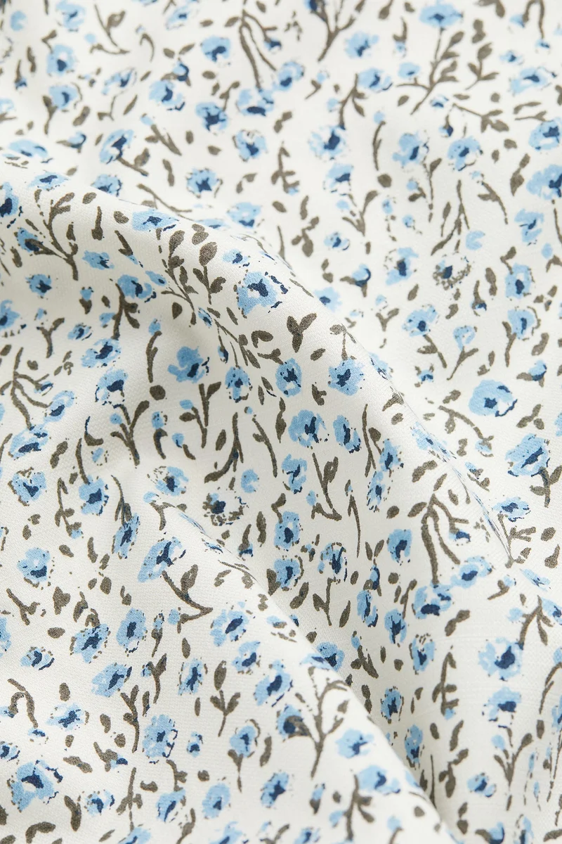 اتش اند ام فستان بياقة على شكل حرف