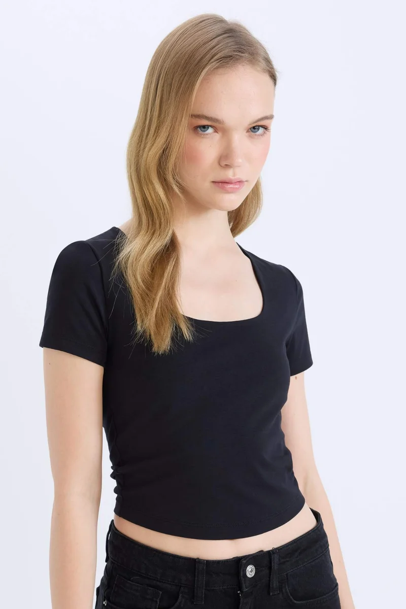 ديفاكتو Slim Fit U Collar Short Sleeve T-Shirt