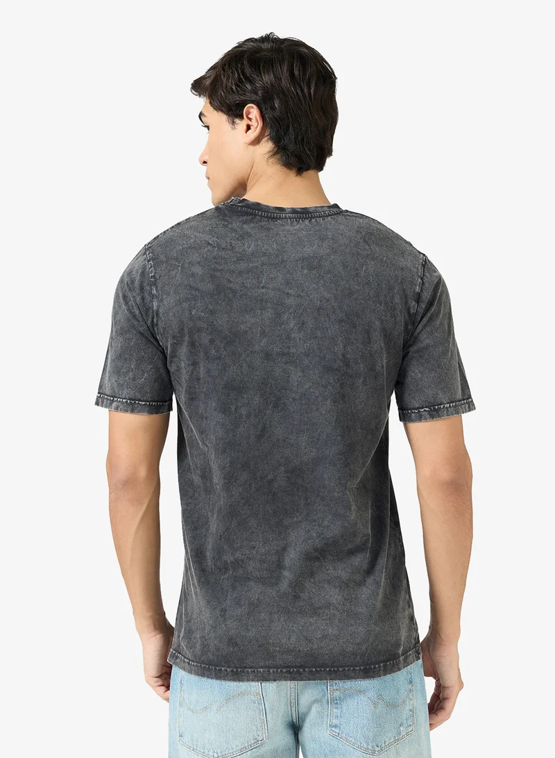 سفنتي فايف تيشيرت بطبعة جرافيك