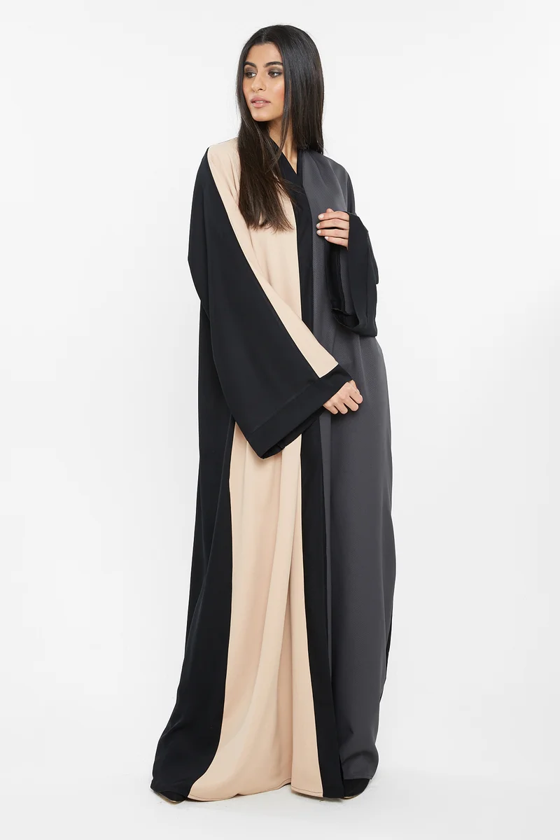 النخبة A casual duo-colored abaya in dull cream and grey-AJ126A