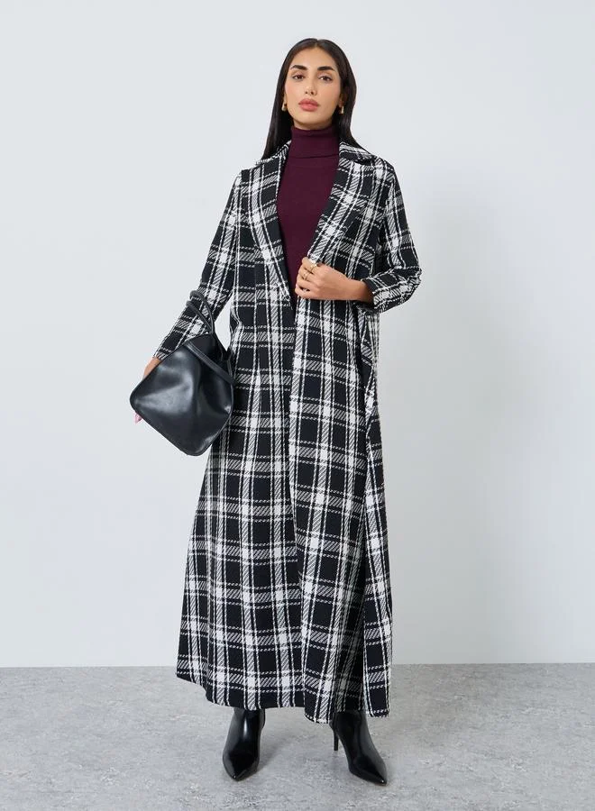 ستايلي عباية كاروهات بياقة بليزر واكمام طويلة