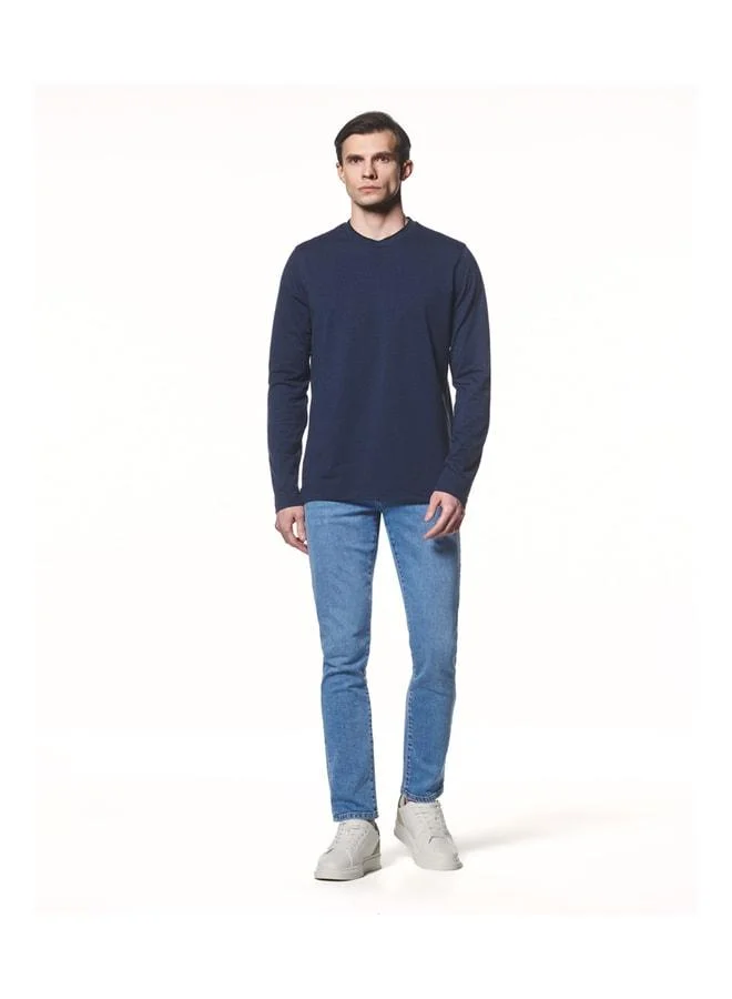 Long-sleeve T-Shirt with contrast details.