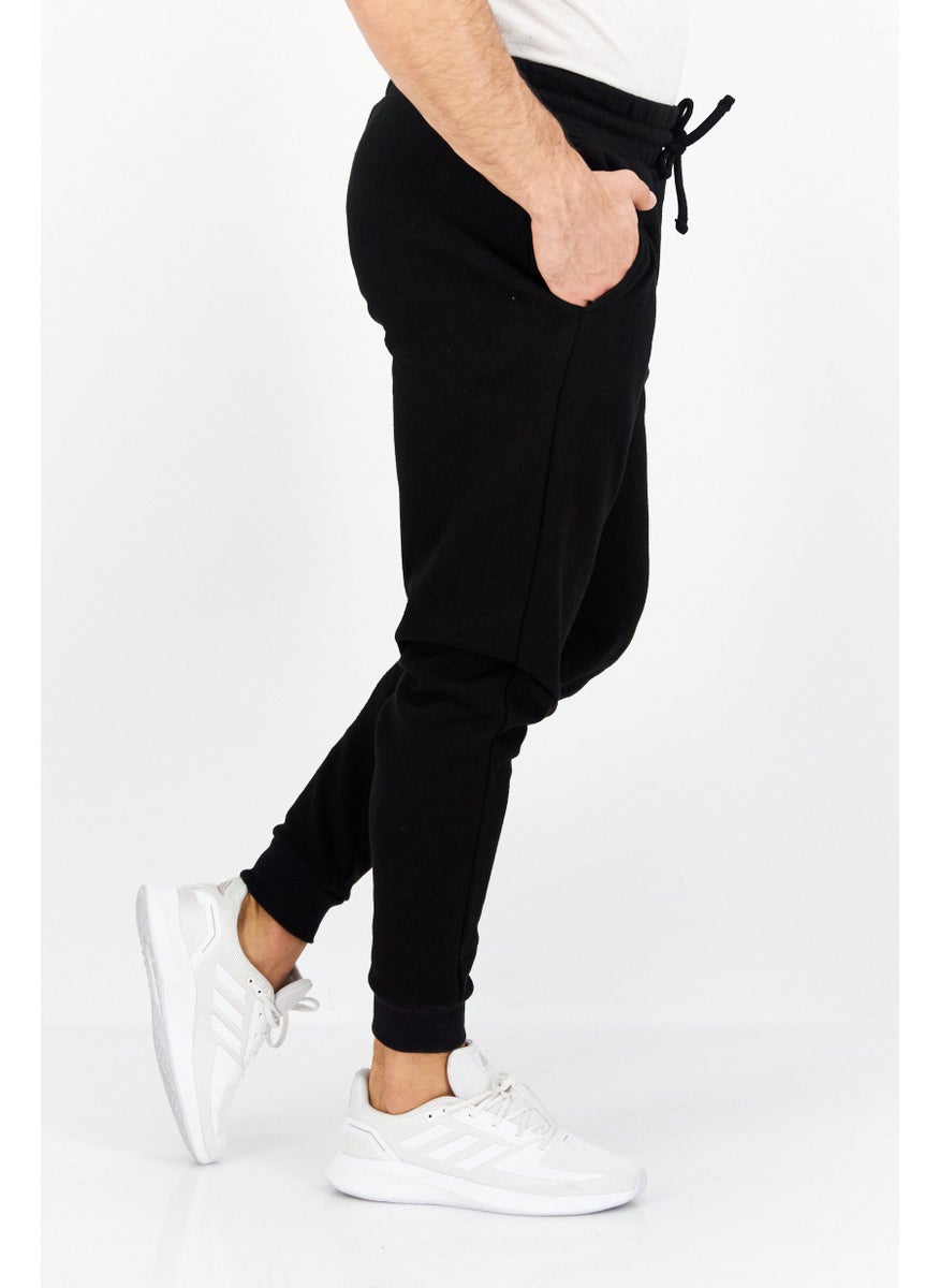 Lyle & Scott - Men Regular Fit Brand Logo Jogger Pant, Black - Image 1