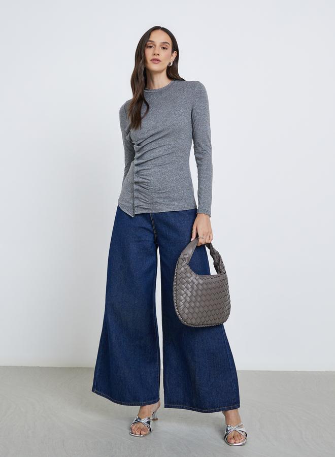 ستايلي بلوزة بأكمام طويلة وحافة غير متماثلة وتفاصيل مكشكشة - Image 2