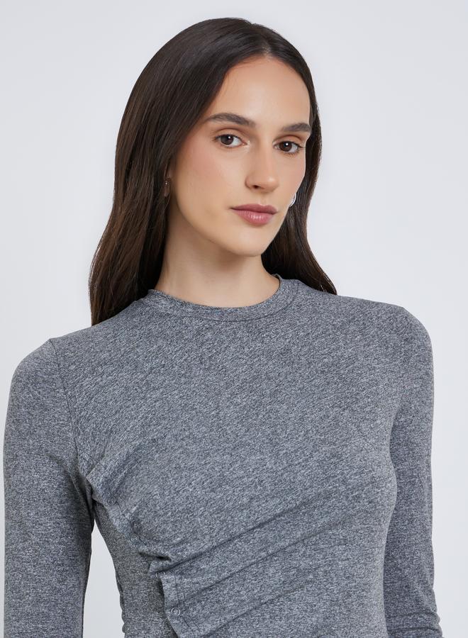 ستايلي بلوزة بأكمام طويلة وحافة غير متماثلة وتفاصيل مكشكشة - Image 3