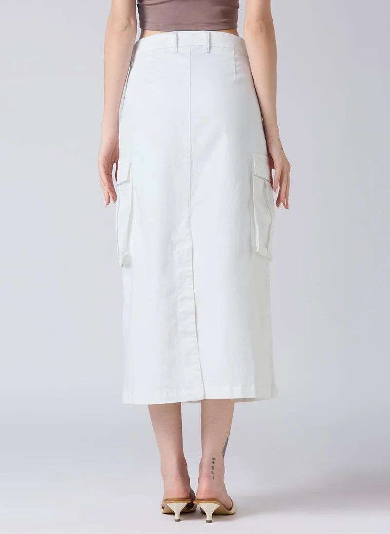 globus Globus Women Stretchable Solid Mid-Rise Straight Fit Midi Cargo Skirt