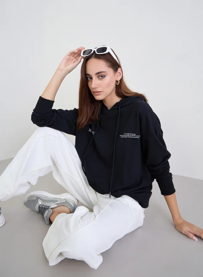 ستايلي هودي طويل واسع بطباعة كتابة