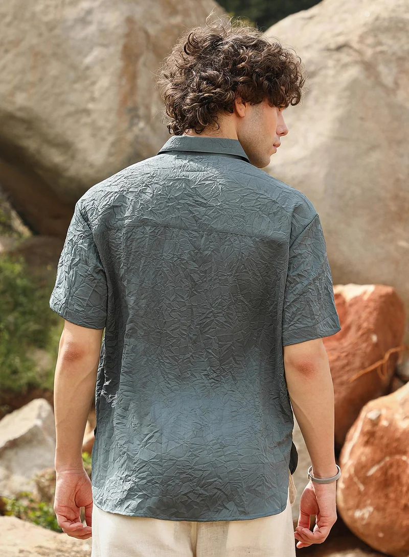 Campus Sutra Campus Sutra Men's Ash Grey Crumple-Tactile Shirt For Casual Wear | Spread Collar | Short Regular Sleeves | Button Closure | Shirt Crafted With Comfort Fit For Everyday Wear