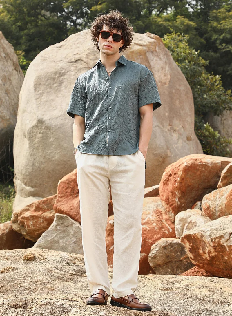 Campus Sutra Campus Sutra Men's Ash Grey Crumple-Tactile Shirt For Casual Wear | Spread Collar | Short Regular Sleeves | Button Closure | Shirt Crafted With Comfort Fit For Everyday Wear