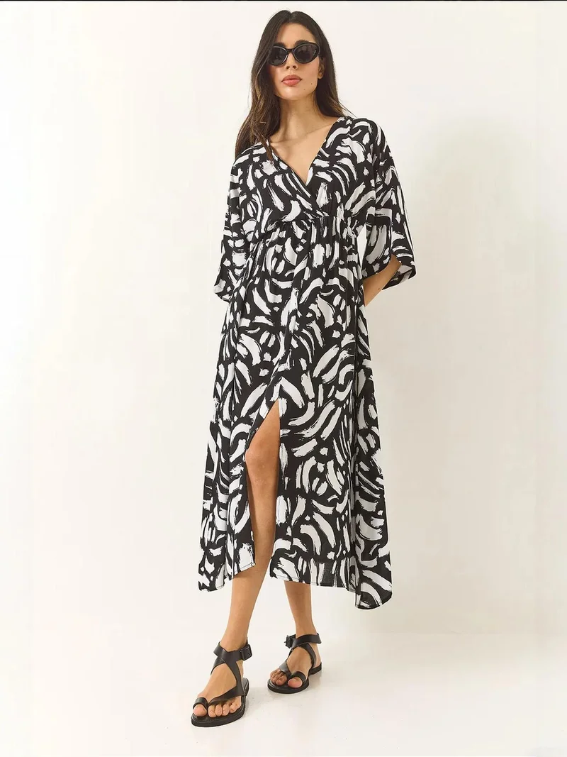 بيانكو لوتشي فستان ميدي واسع بياقة على شكل حرف  ونقش تجريدي