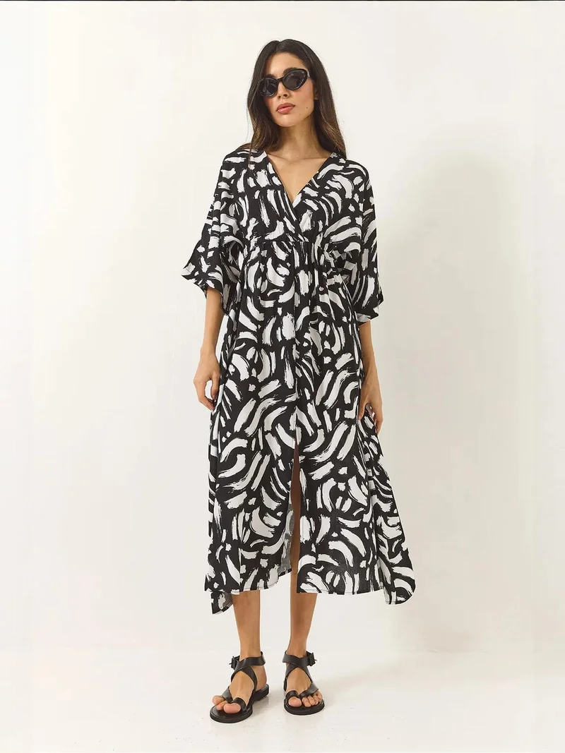 بيانكو لوتشي فستان ميدي واسع بياقة على شكل حرف  ونقش تجريدي