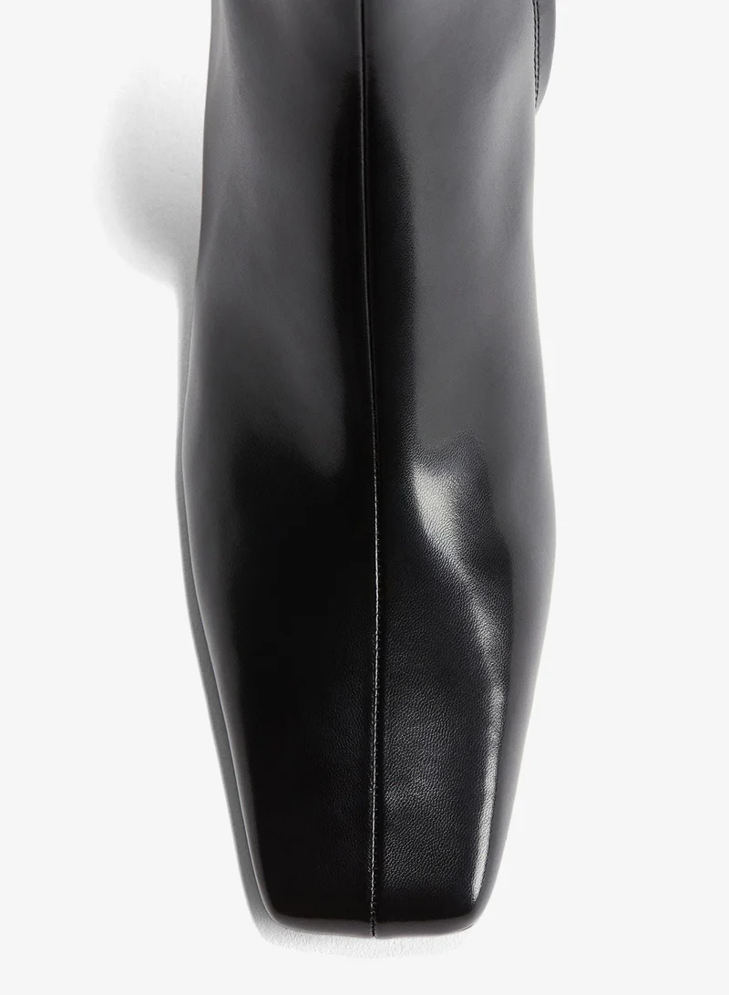 اتش اند ام أحذية الكاحل ذات الكعب