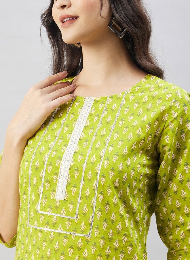 WineRed Women Ethnic Motifs Printed Mirror Work Kurta in Green - Image 5