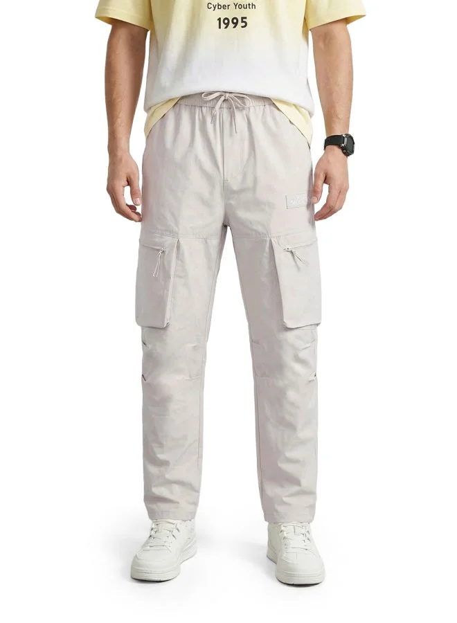 ذا انديان كراج كو Men Relaxed Fit Solid Zipper Pocket Mid-Rise Cargos