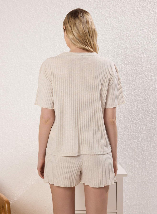 trendyol Ecru Slogan and Heart Embroidered Ribbed Shorts and Knitted Pajama Set - Image 4