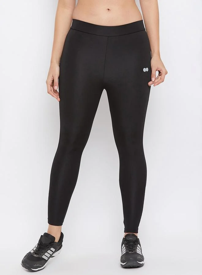 كلوفيا Black Solid Performance Leggings