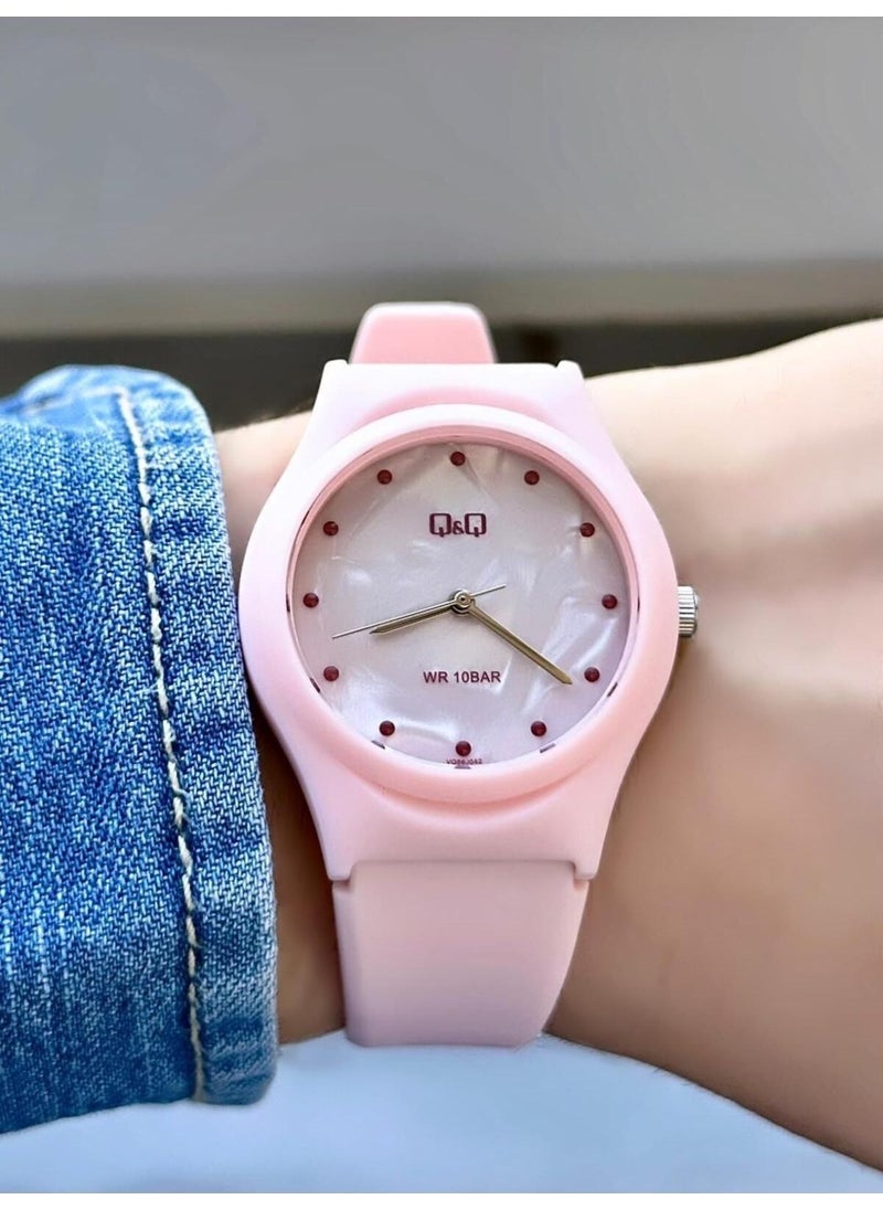 Q&Q Women's Waterproof Plastic Band Wristwatch  - Image 2