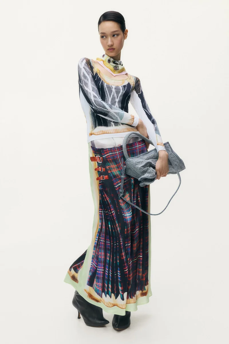 اتش اند ام بلوزة بطبعة