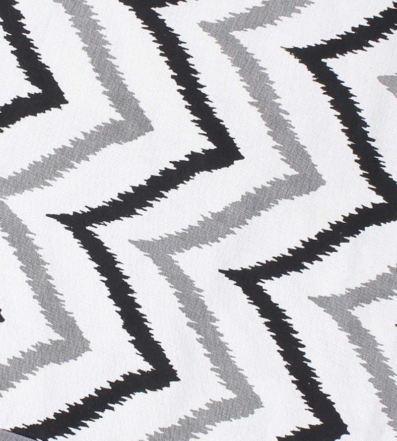 Dekor World Cotton Black Ikat Chevron Printed and Solid Napkin Set (Pack of 12) - Image 4