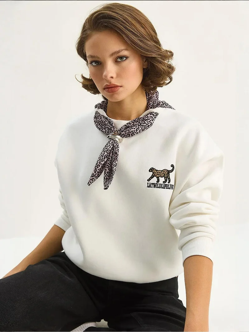 LUCCI Crew Neck Sweatshirt with Print Accessory
