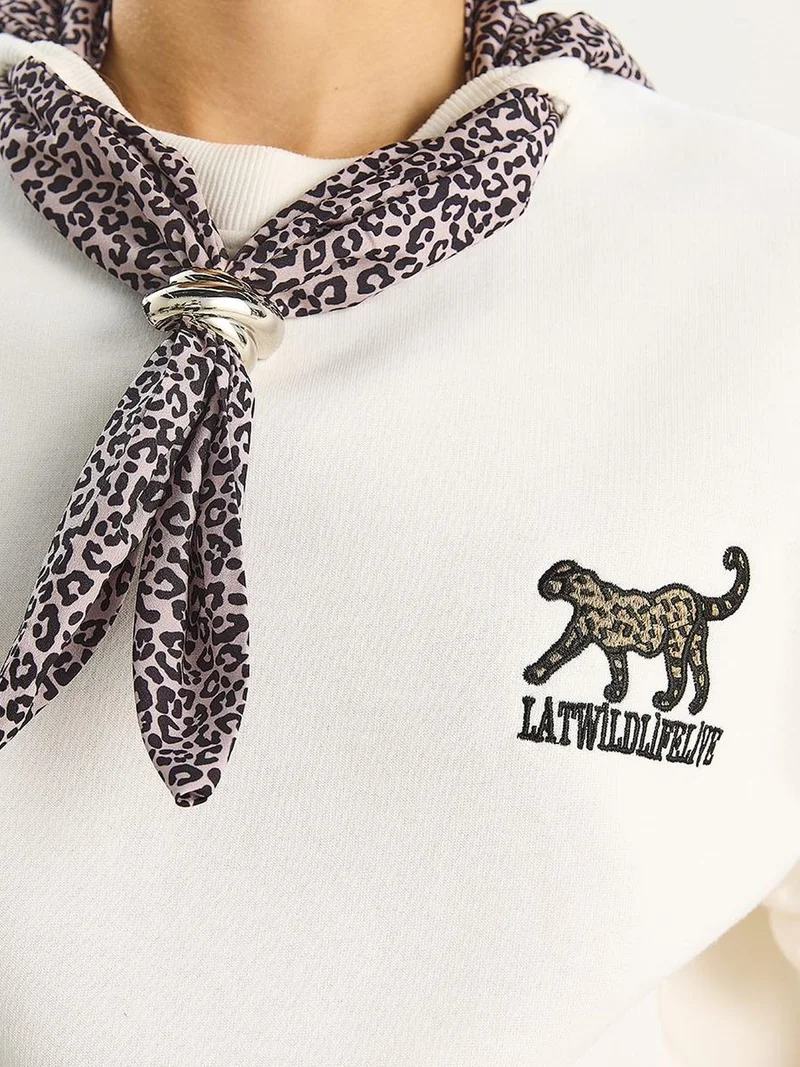 Bianco Lucci White LUCCI Crew Neck Sweatshirt with Print Accessory for Women | Best Price UAE