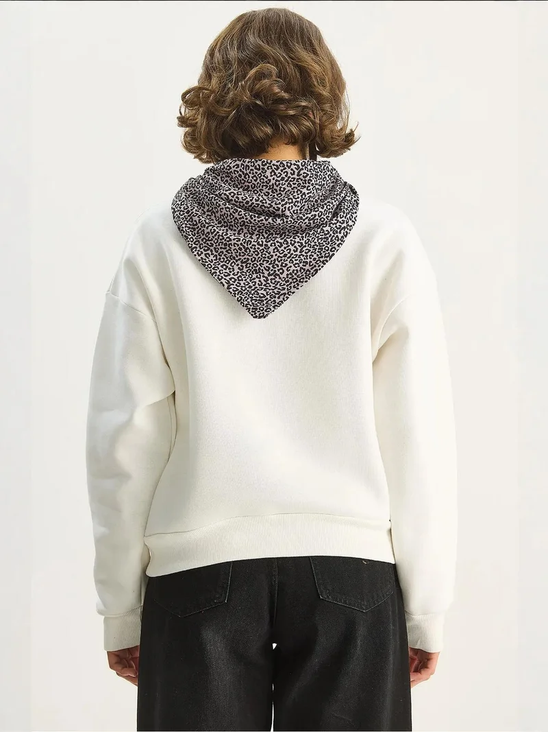 Bianco Lucci White LUCCI Crew Neck Sweatshirt with Print Accessory for Women | Best Price UAE