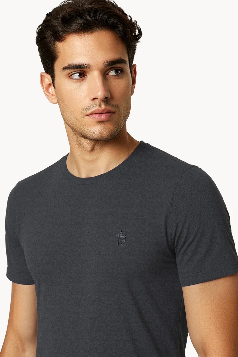 فرنش كونكشن تيشيرت رجالي بياقة دائرية من فرينش كونكشن