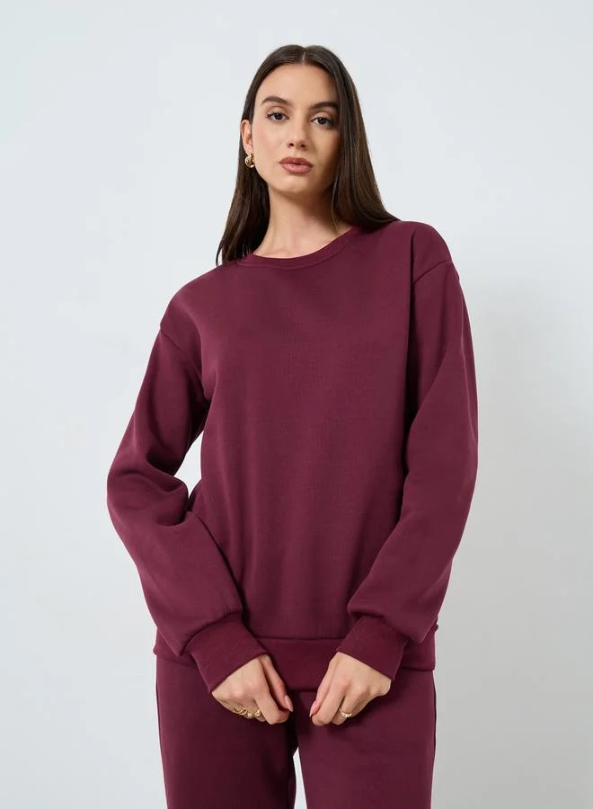 ستايلي طقم منسق من جوغر وسويت شيرت سادة بقصة عادية