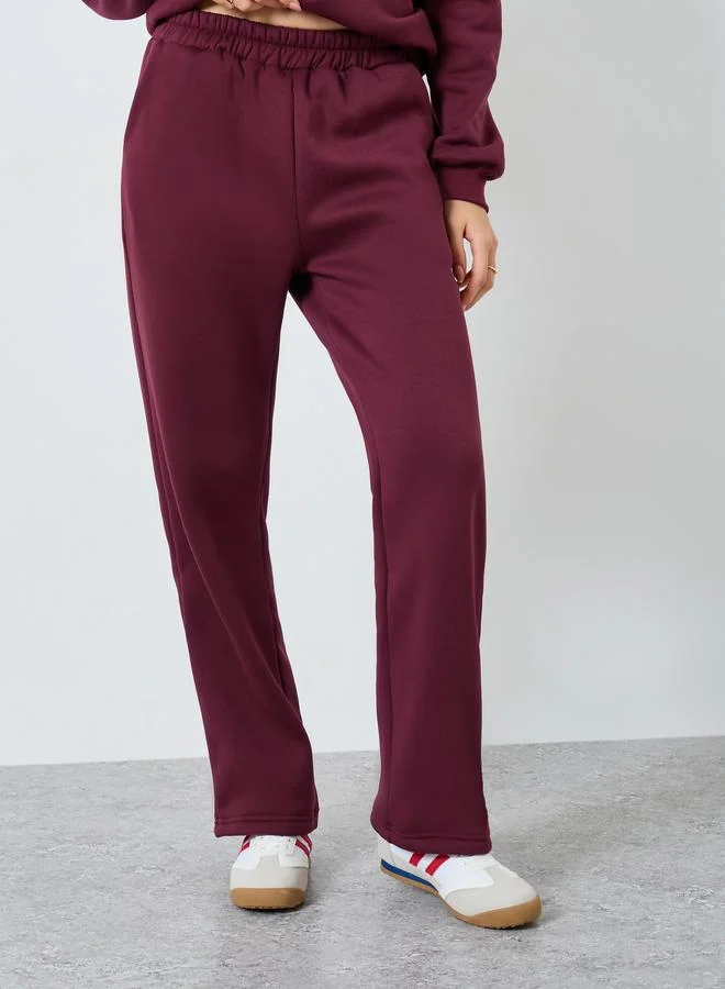 ستايلي طقم منسق من جوغر وسويت شيرت سادة بقصة عادية