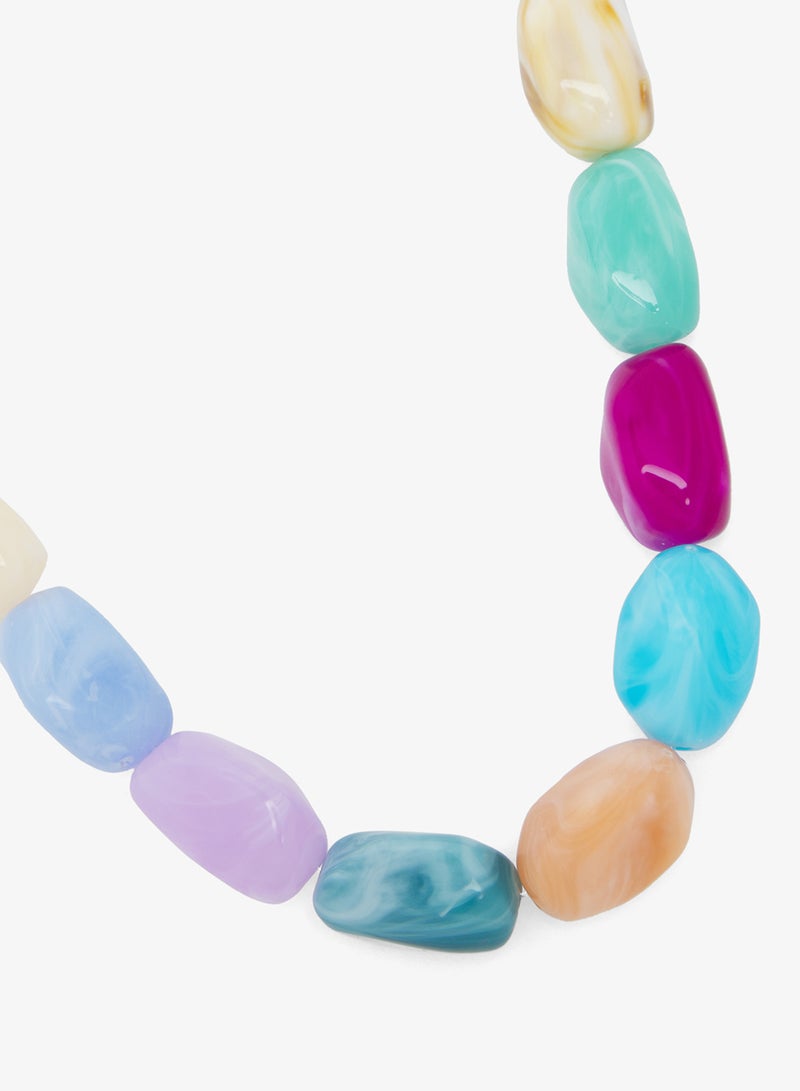 قلادة بسلسلة متعددة وطبقات من الراتنج