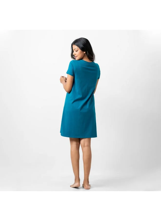 Aadaraya Aadaraya Slogan Print Sleepshirt with Short Sleeves and Crew Neck