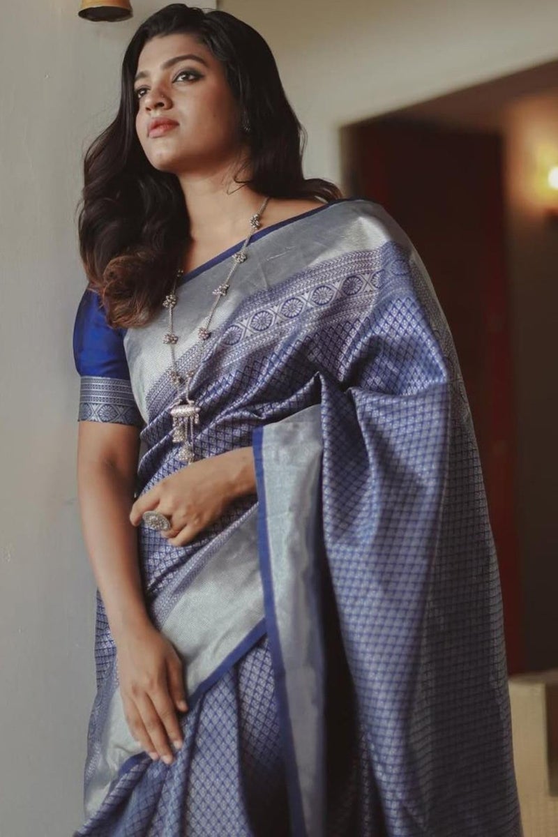 SGF11 Women's Kanjivaram Soft Silk Handloom Saree Golden Zari With Blouse Piece (Blue) - Image 2