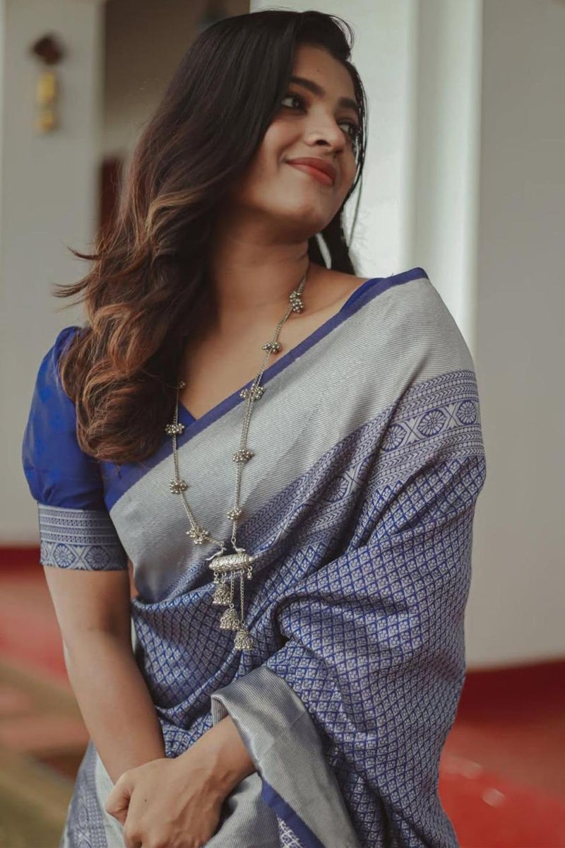 SGF11 Women's Kanjivaram Soft Silk Handloom Saree Golden Zari With Blouse Piece (Blue) - Image 3