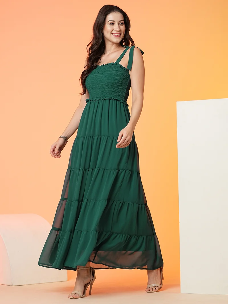 جلو باص فستان ماكسي نسائي جلوبس بحمالات خضراء وتفاصيل مزمومة وطبقات من الجورجيت